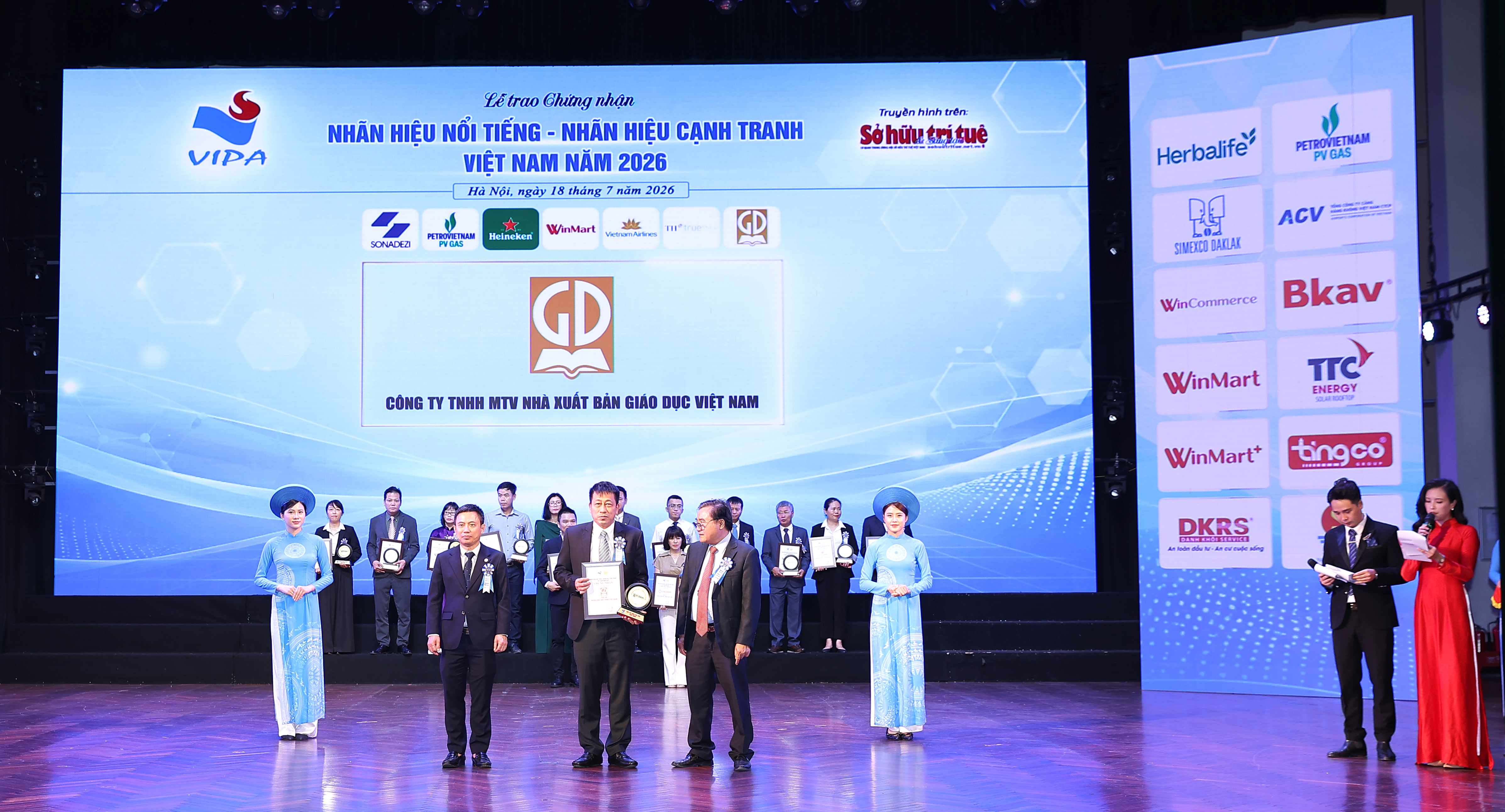 Nhà xuất bản Giáo dục Việt Nam vinh dự đạt chứng nhận "Top 20 Nhãn hiệu nổi tiếng Việt Nam năm 2026"
