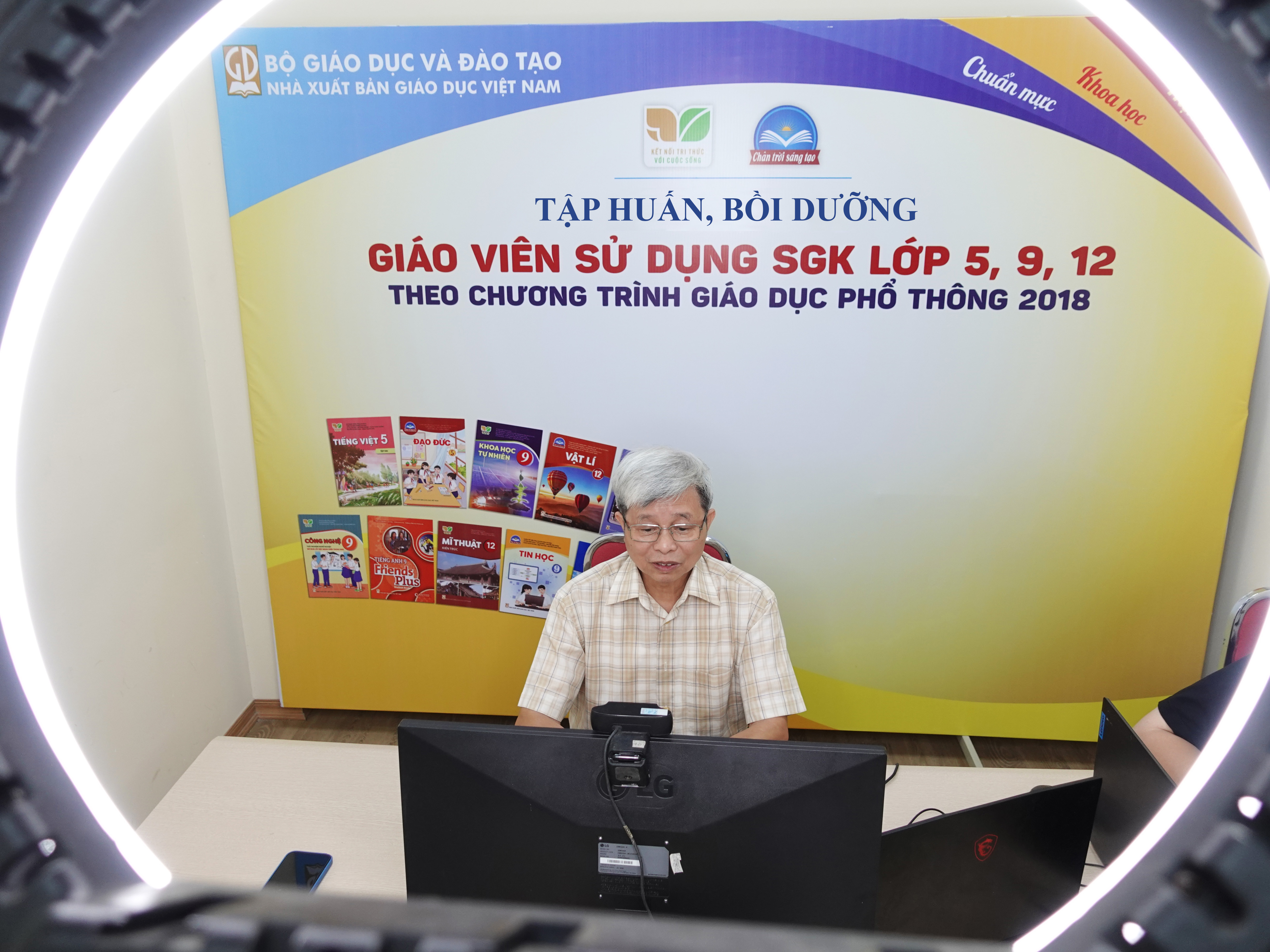 NXB GIÁO DỤC VIỆT NAM TỔ CHỨC TẬP HUẤN, BỒI DƯỠNG GIÁO VIÊN SỬ DỤNG SGK LỚP 5, 9, 12