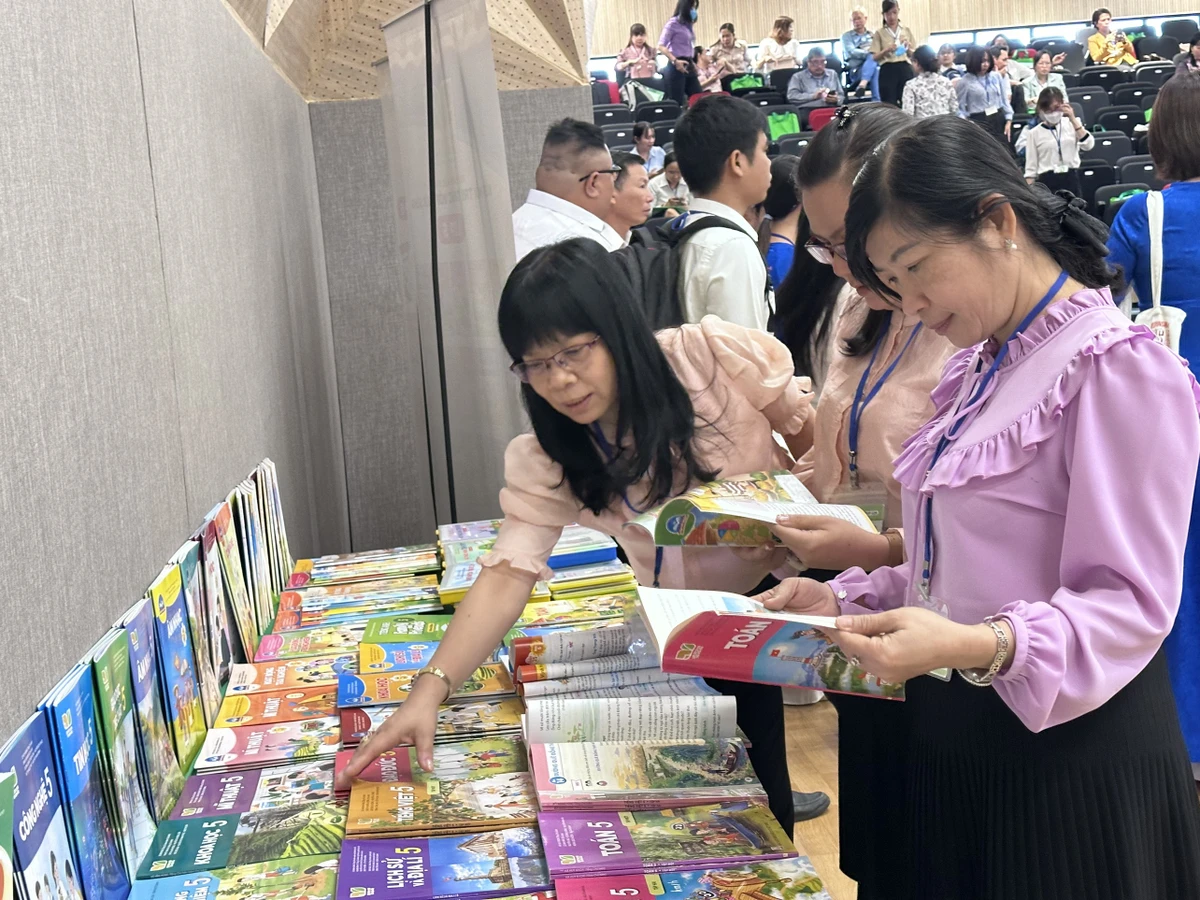 TP.HCM tổ chức giới thiệu sách giáo khoa lớp 5 để giáo viên chọn lựa