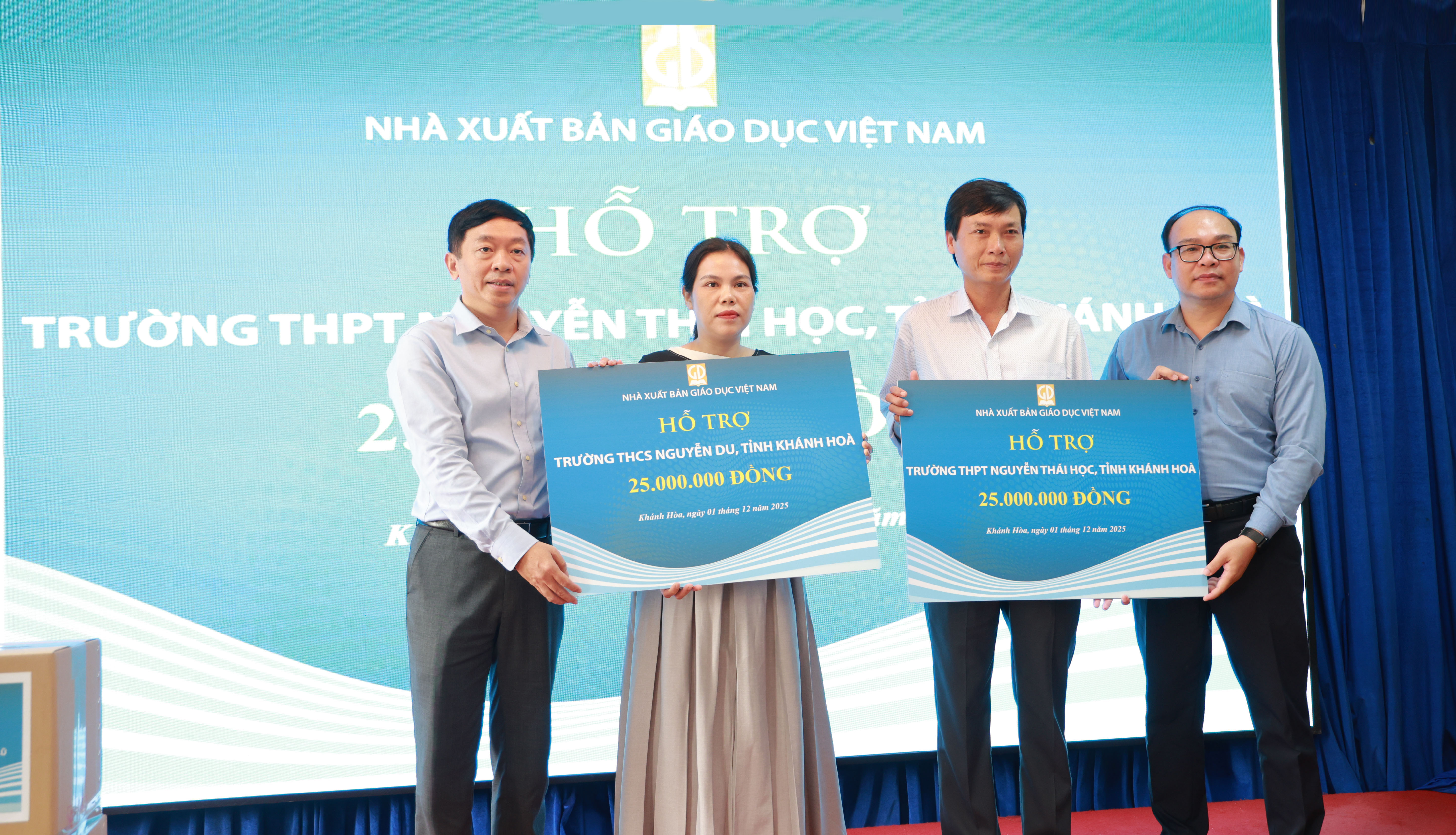 Nhà xuất bản Giáo dục Việt Nam hỗ trợ khẩn cấp 172 nghìn bản sách giáo khoa cho học sinh vùng lũ lụt tỉnh Khánh Hòa