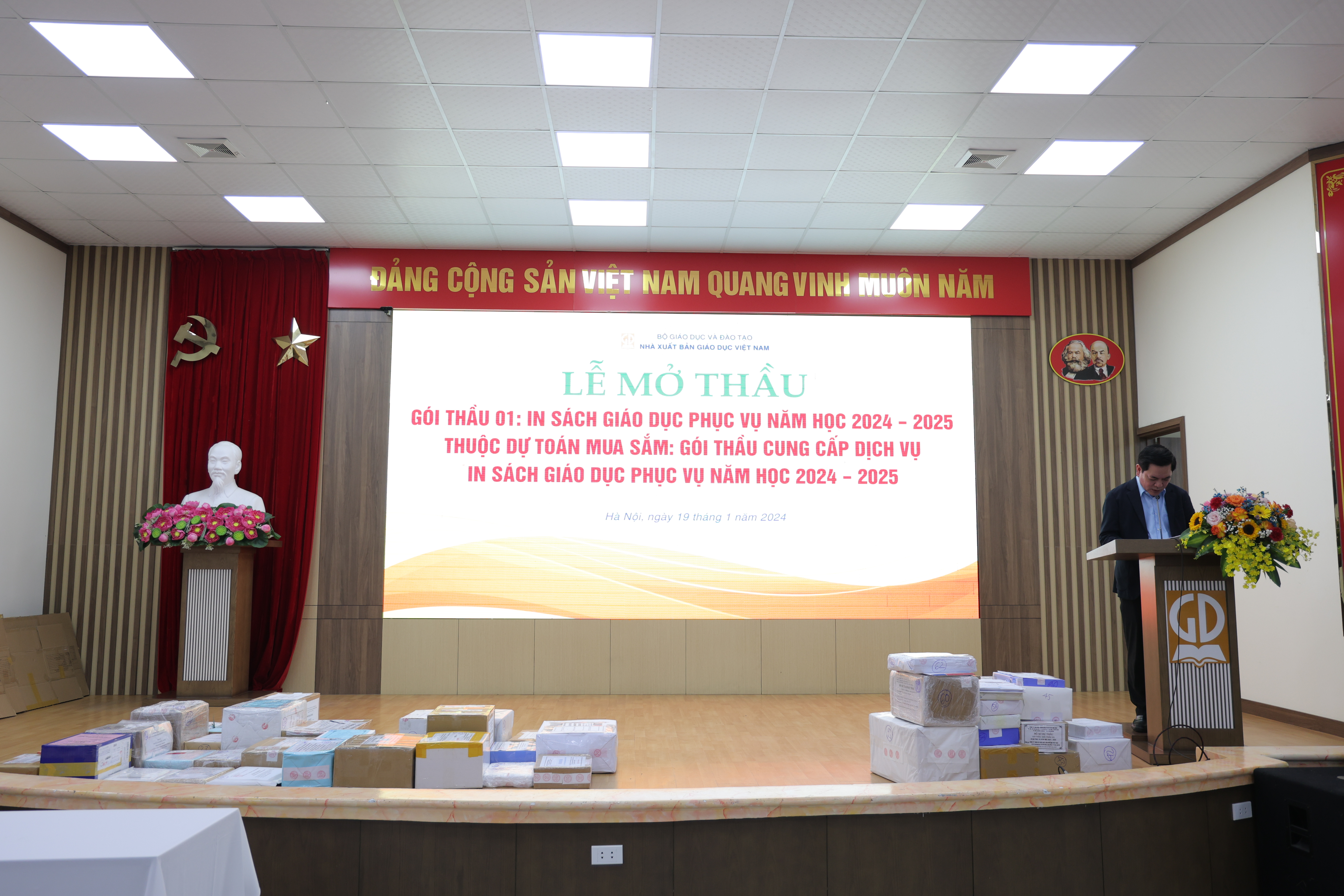Nhà xuất bản Giáo dục Việt Nam mở thầu in sách giáo dục năm học 2024-2025