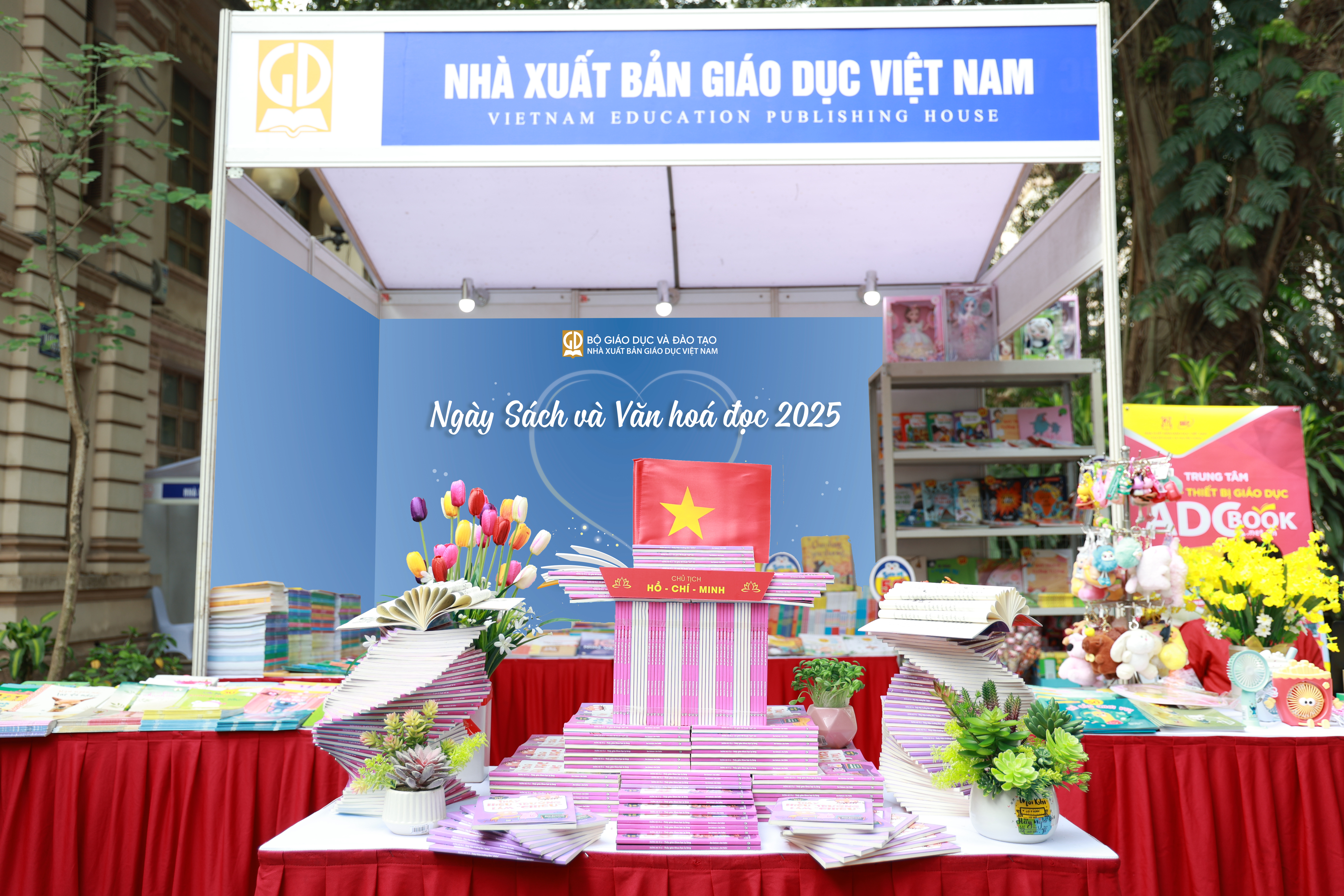 NHÀ XUẤT BẢN GIÁO DỤC VIỆT NAM THAM GIA HỘI SÁCH CHÀO MỪNG NGÀY SÁCH VÀ VĂN HÓA ĐỌC VIỆT NAM LẦN THỨ TƯ NĂM 2025