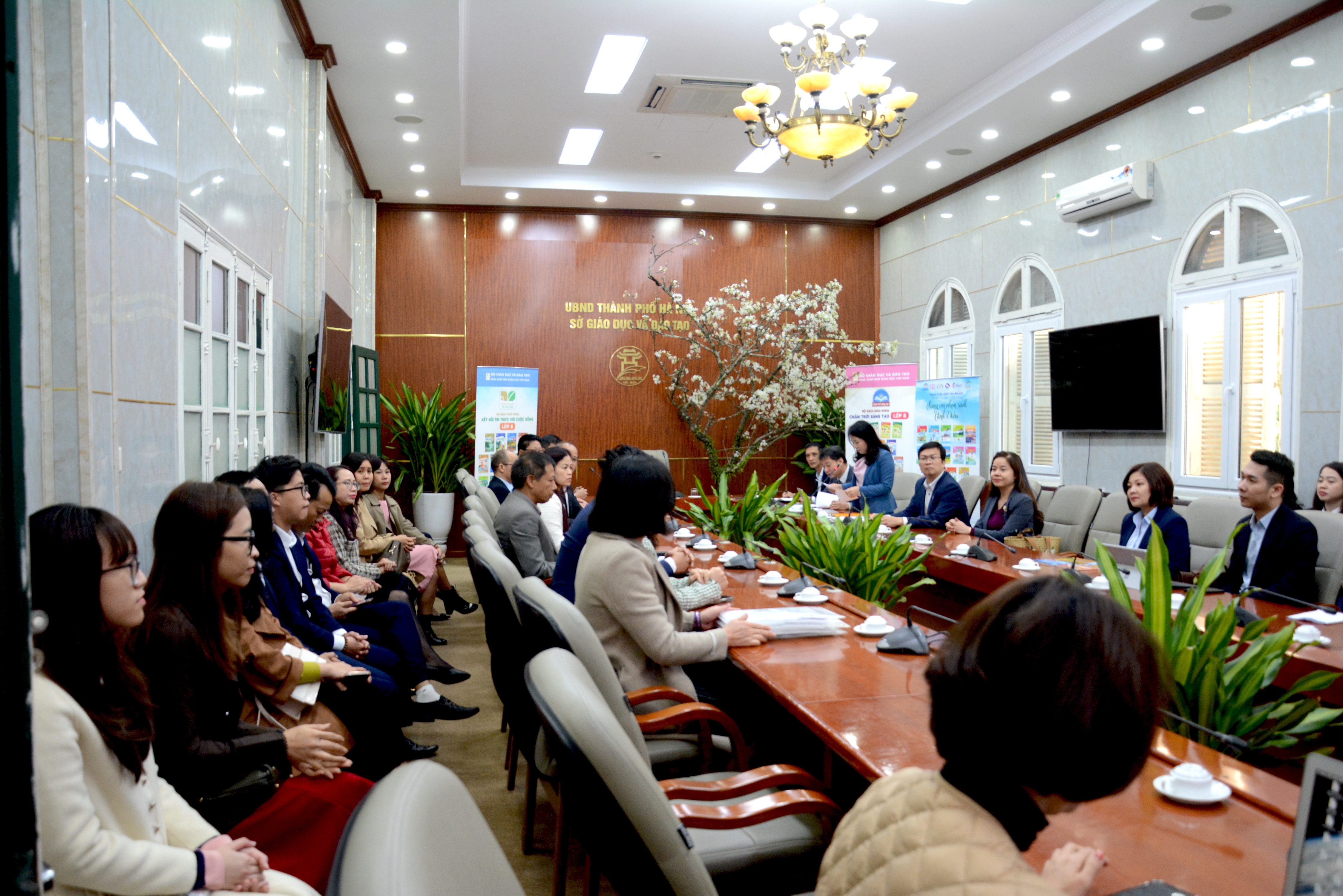 Hội nghị giới thiệu sách giáo khoa các lớp 4, 8, 11 theo Chương trình giáo dục phổ thông 2018.