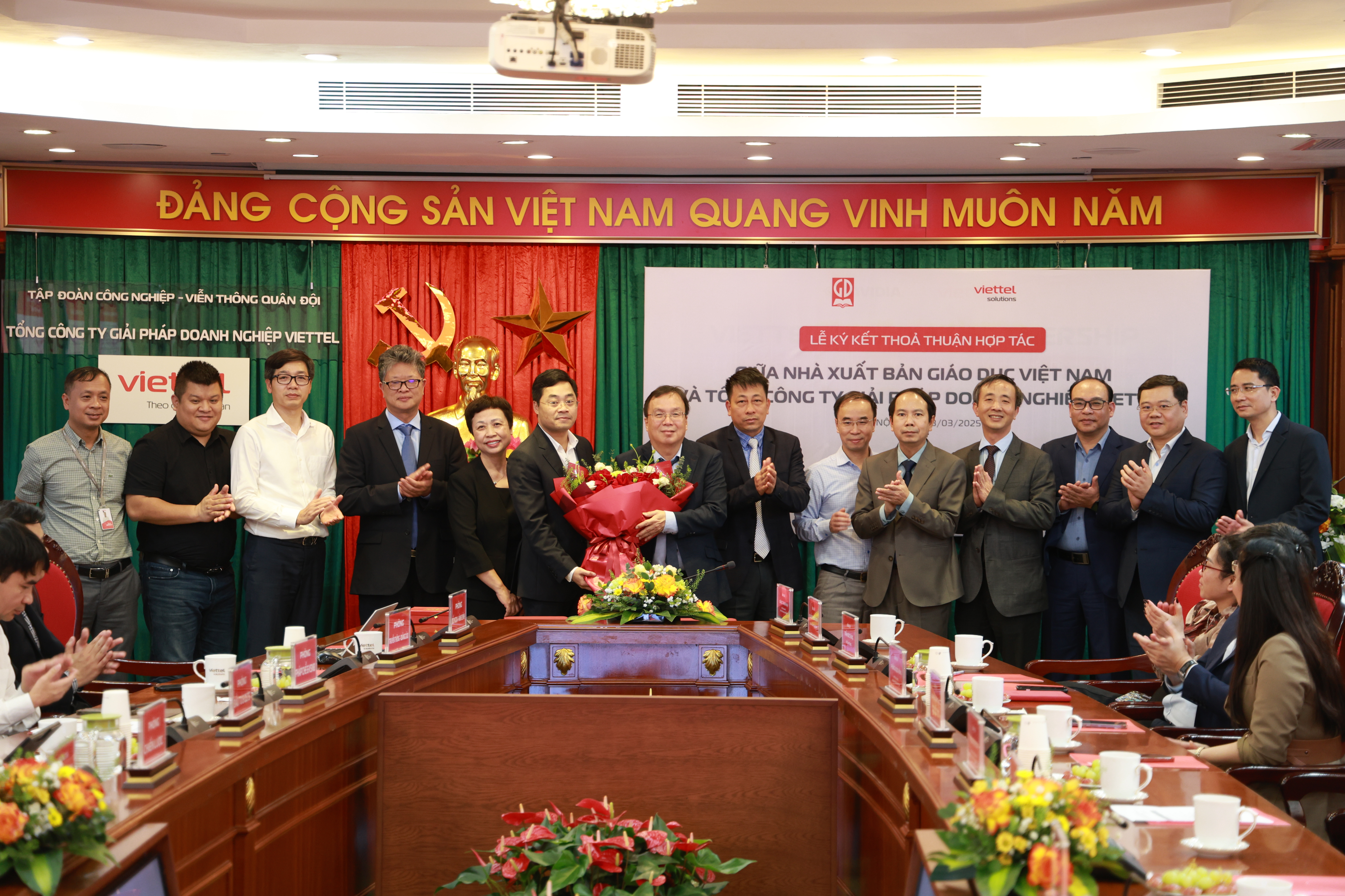 Lễ ký kết hợp tác chiến lược giữa NXB Giáo dục Việt Nam và Viettel Solutions: chuyển đổi số trong lĩnh vực giáo dục
